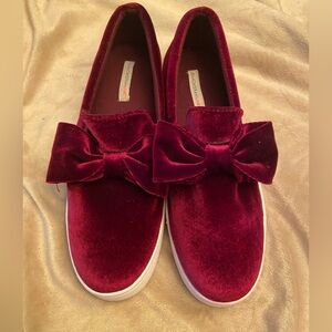 Isaac Mizrahi Live Women's Velvet Sneaker With Bow Dark Red Fabric Size 10 M